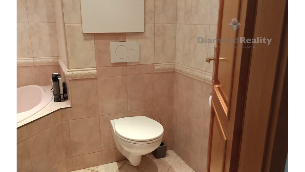 Na prenájom zariadený 2 izbový byt, balkón, Hlavná, Trnava