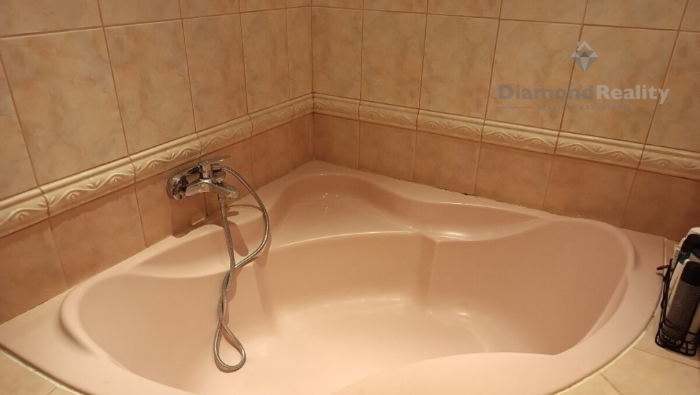 Na prenájom zariadený 2 izbový byt, balkón, Hlavná, Trnava