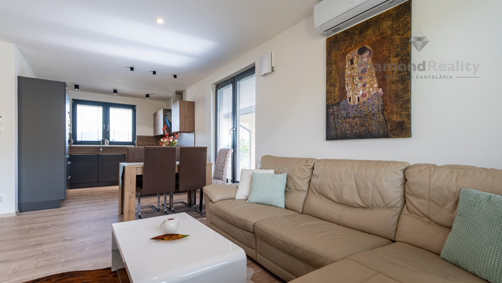 NA PREDAJ NOVOSTAVBA RODINNÉHO DOMU V OBCI GYŇOV