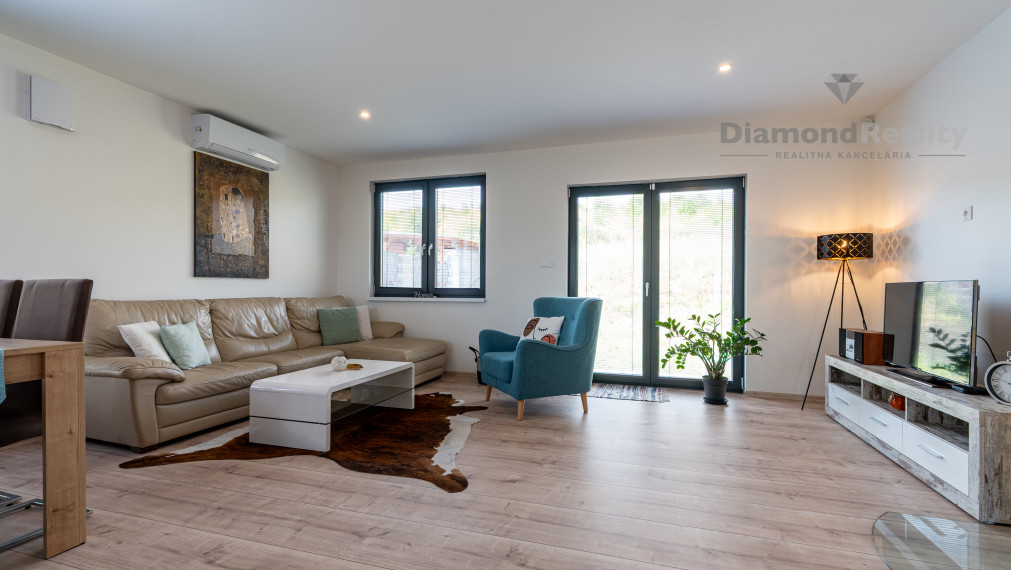 NA PREDAJ NOVOSTAVBA RODINNÉHO DOMU V OBCI GYŇOV