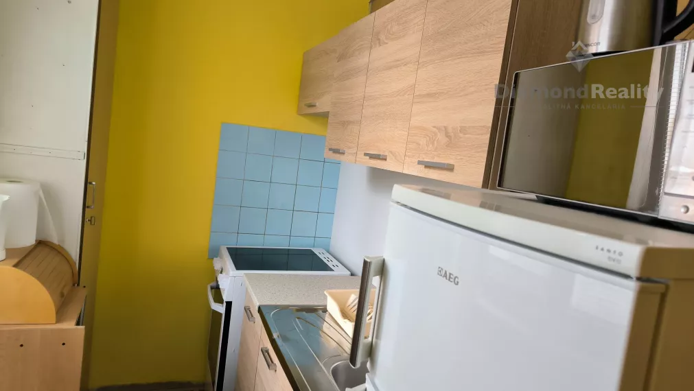 Na prenájom 1 izbový zariadený byt, časť Sotina, Senica.