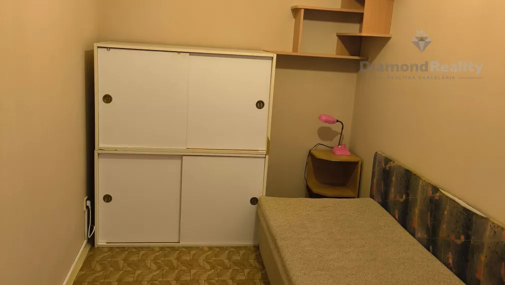 Na prenájom 1 izbový zariadený byt, časť Sotina, Senica.