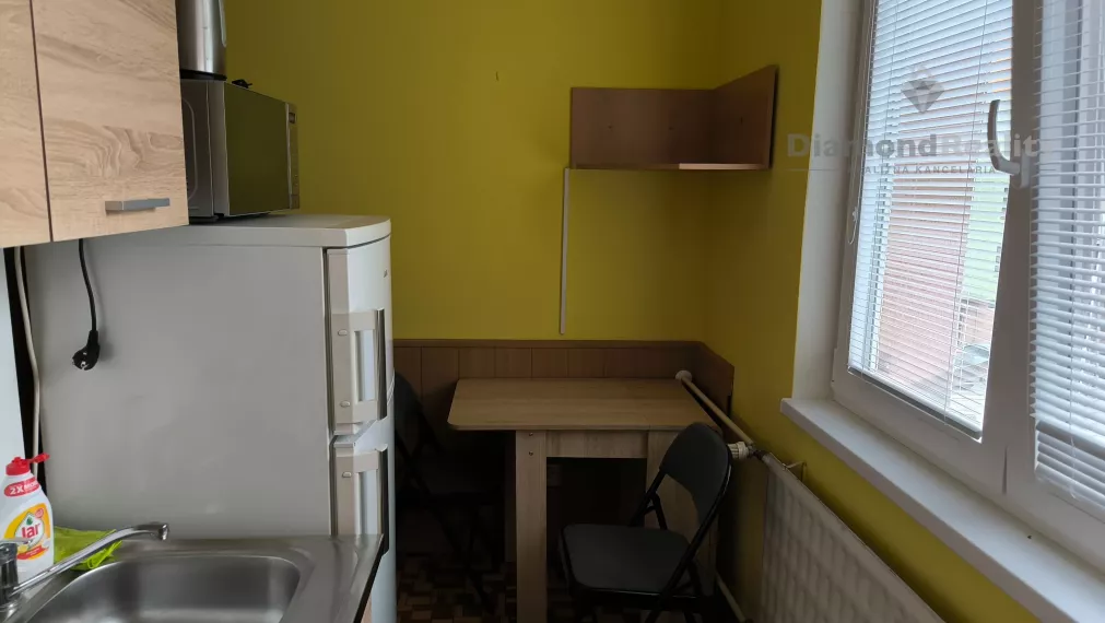 Na prenájom 1 izbový zariadený byt, časť Sotina, Senica.