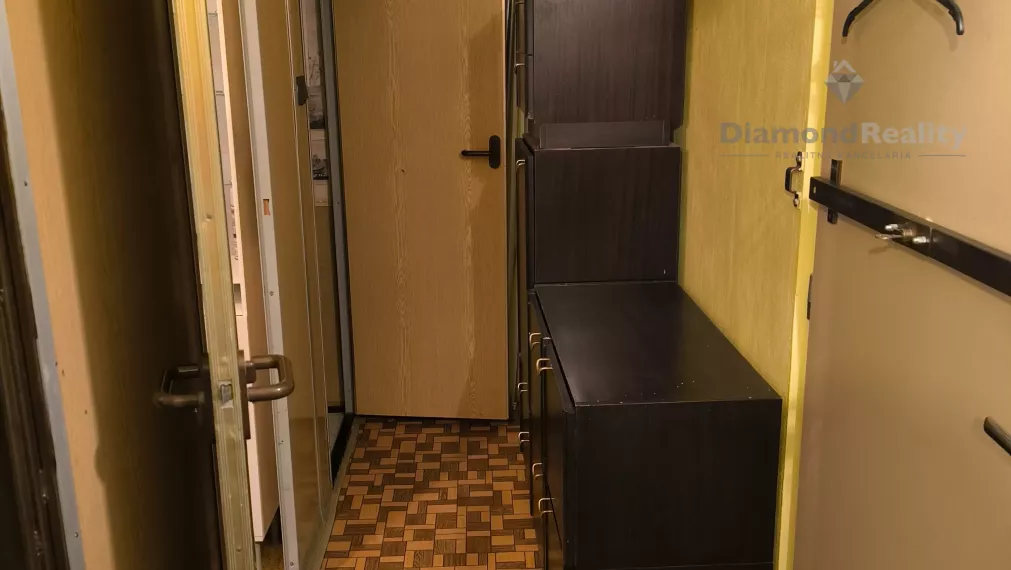 Na prenájom 1 izbový zariadený byt, časť Sotina, Senica.