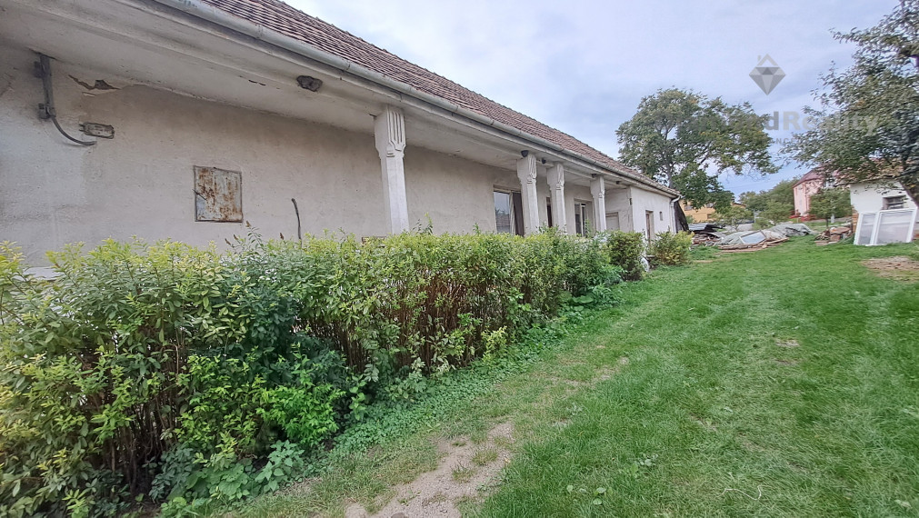 PREDANÉ: Na predaj rovinatý pozemok s domom KE - Poľov