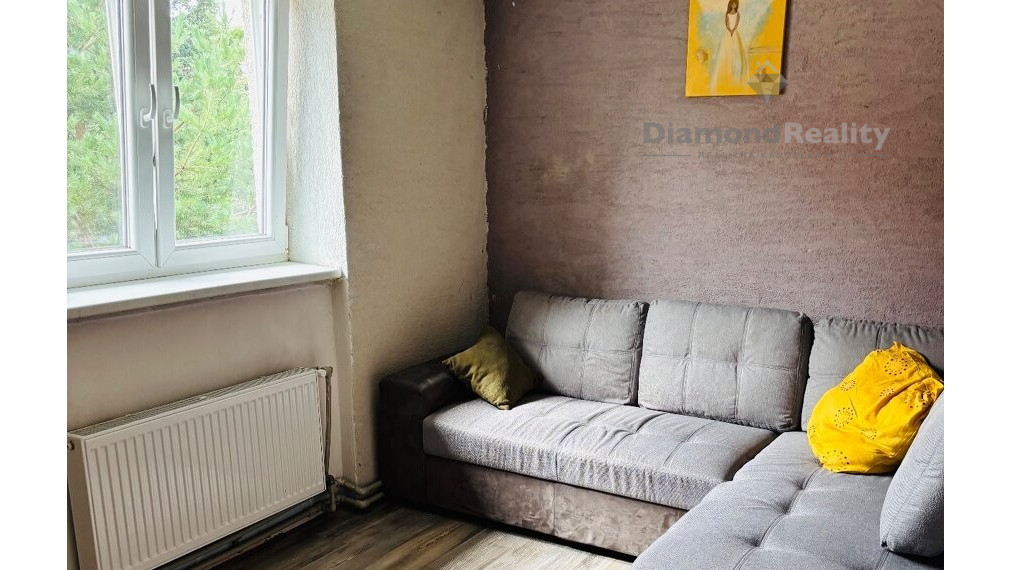 Na predaj priestranný tehlový 2-izbový byt upravený na 3-izbový – centrum mesta, Spojovacia ul.