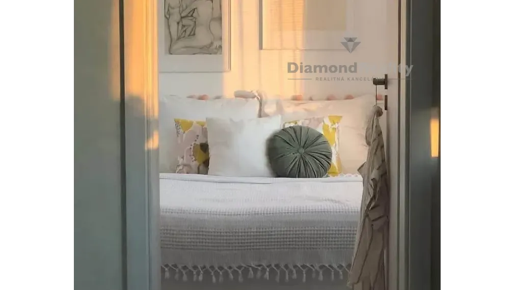 Na prenájom prerobený 2 izbový byt 2balkóny Botanická Trnava.