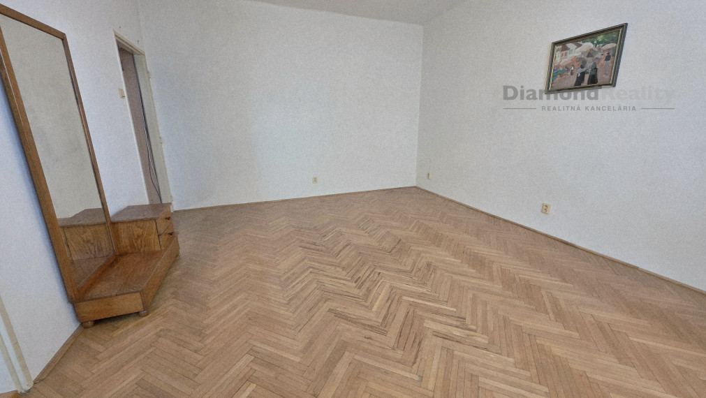 NA PREDAJ 1 IZBOVÝ BYT NA ULICI TOLSTÉHO 1, KOŠICE - SEVER