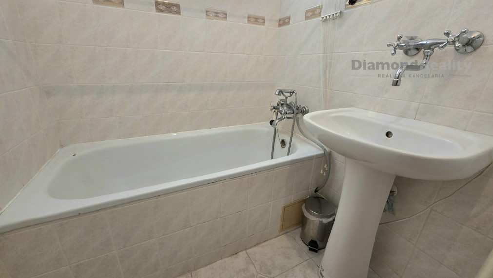 NA PREDAJ 1 IZBOVÝ BYT NA ULICI TOLSTÉHO 1, KOŠICE - SEVER