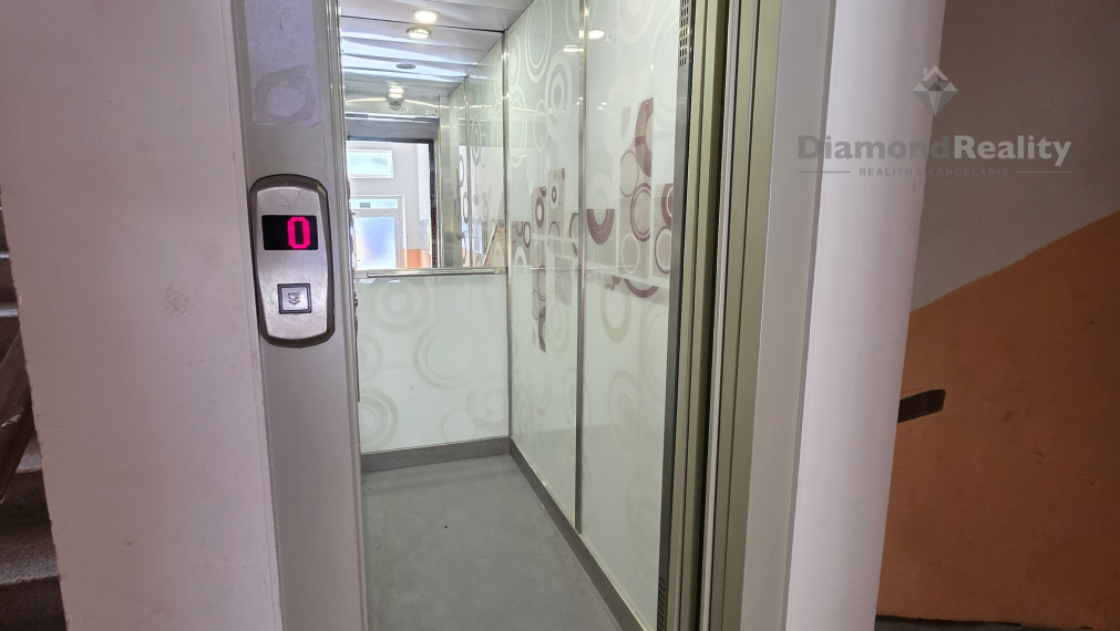 NA PREDAJ 1 IZBOVÝ BYT NA ULICI TOLSTÉHO 1, KOŠICE - SEVER