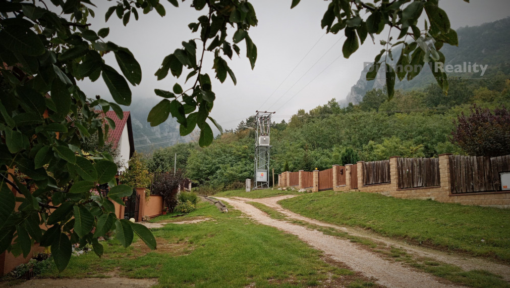 Stavebný pozemok v obci Zádiel, v blízkosti ústia kaňonu