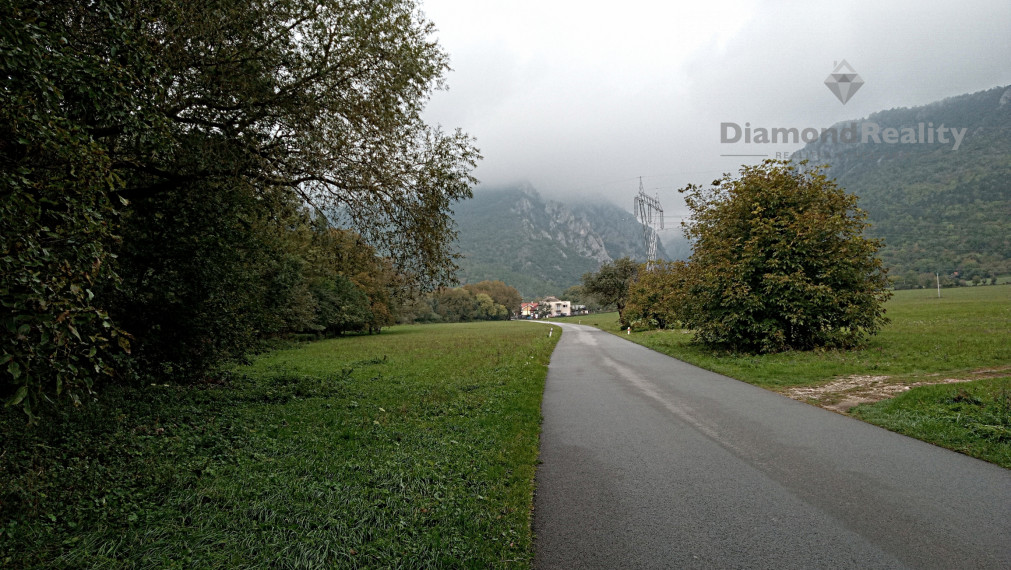 Stavebný pozemok v obci Zádiel, v blízkosti ústia kaňonu