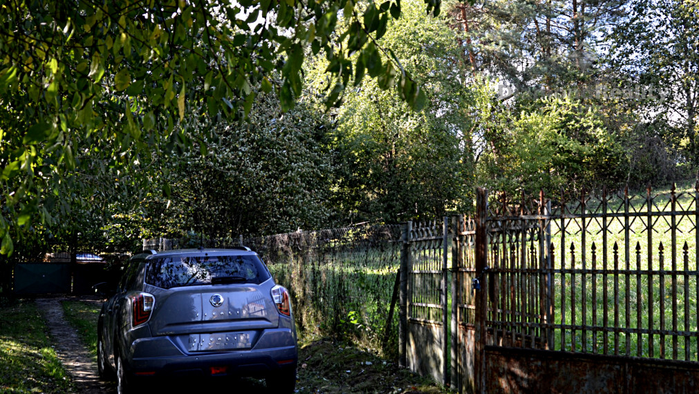 Veľký, stavebný, oplotený pozemok aj s vinicou v obci Janík