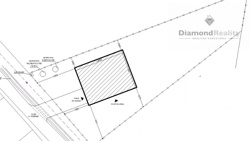 Rozostavaný veľký  dom s 10 a pozemkom tesne pri Košiciach
