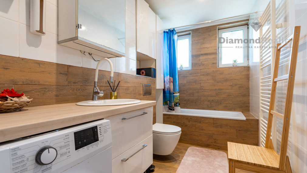 NA PREDAJ 3 IZBOVÝ BYT S TERASOU, PARKOVANÍM A ZÁHRADOU