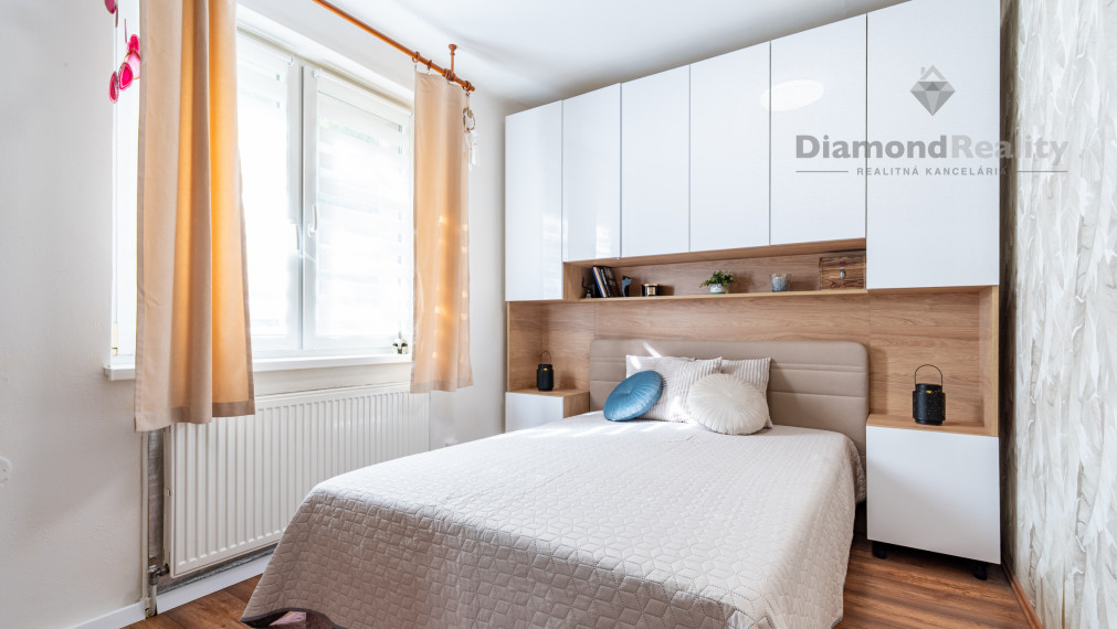 NA PREDAJ 3 IZBOVÝ BYT S TERASOU, PARKOVANÍM A ZÁHRADOU