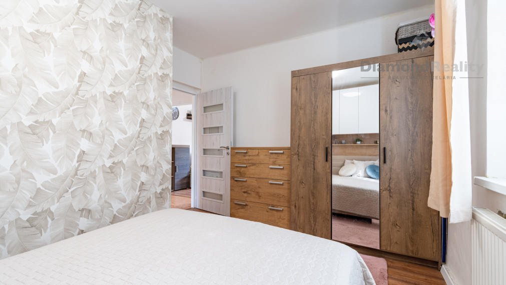 NA PREDAJ 3 IZBOVÝ BYT S TERASOU, PARKOVANÍM A ZÁHRADOU