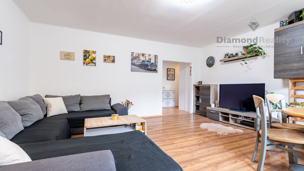 NA PREDAJ 3 IZBOVÝ BYT S TERASOU, PARKOVANÍM A ZÁHRADOU