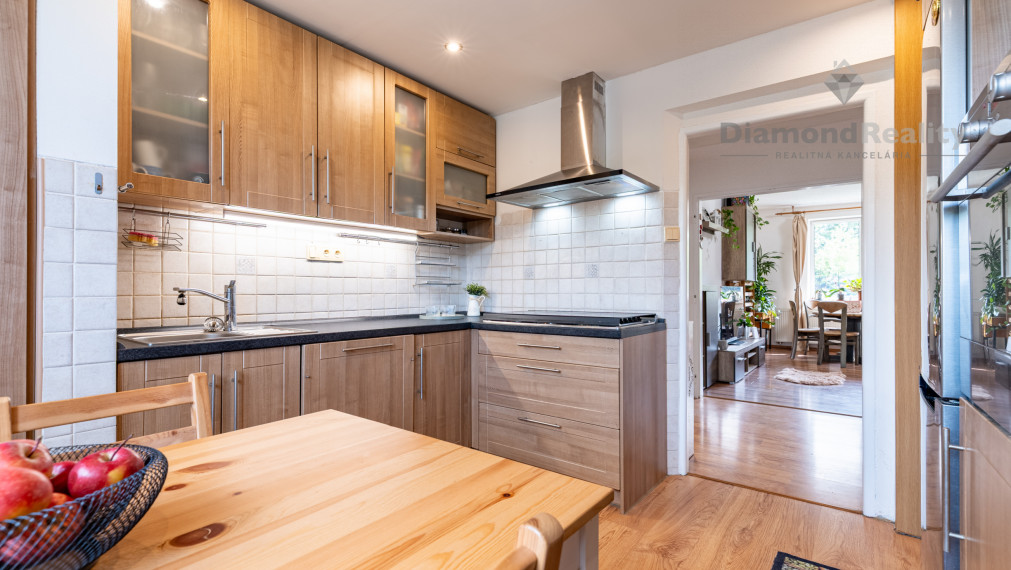 NA PREDAJ 3 IZBOVÝ BYT S TERASOU, PARKOVANÍM A ZÁHRADOU