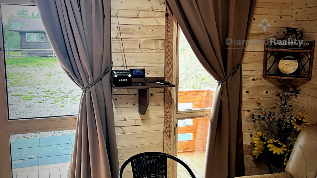 Zrub  s pozemkom v Slovinkách,  lesy, v zime sneh