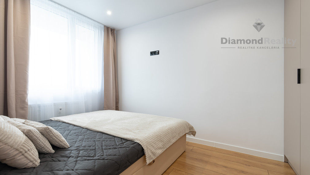 NA PREDAJ 2 IZBOVÝ BYT S LODŽIOU PO KOMPLETNEJ REKONŠTRUKCII NA ULICI JALTSKÁ, DARGOVSKÝCH HRDINOV (FURČA)