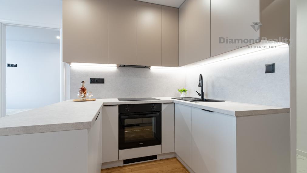 NA PREDAJ 2 IZBOVÝ BYT S LODŽIOU PO KOMPLETNEJ REKONŠTRUKCII NA ULICI JALTSKÁ, DARGOVSKÝCH HRDINOV (FURČA)