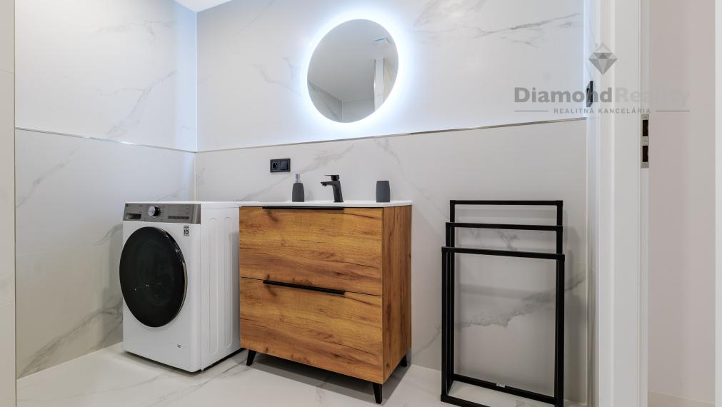 NA PREDAJ 2 IZBOVÝ BYT S LODŽIOU PO KOMPLETNEJ REKONŠTRUKCII NA ULICI JALTSKÁ, DARGOVSKÝCH HRDINOV (FURČA)