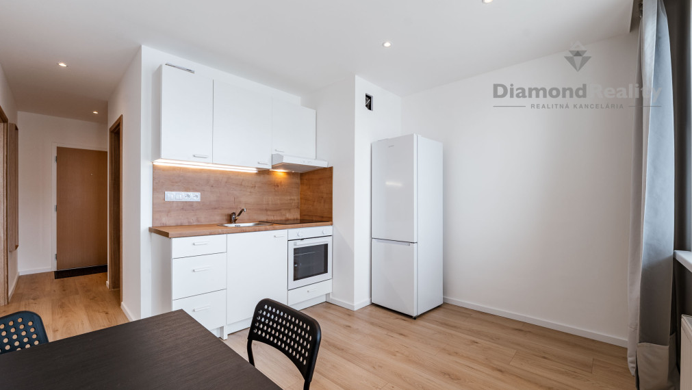 Krásny svetlý zrekonštruovaný  1-izbový byt - Trieda SNP - rezervované