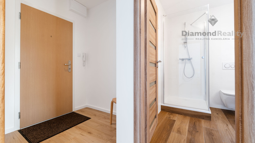 Krásny svetlý zrekonštruovaný  1-izbový byt - Trieda SNP - rezervované