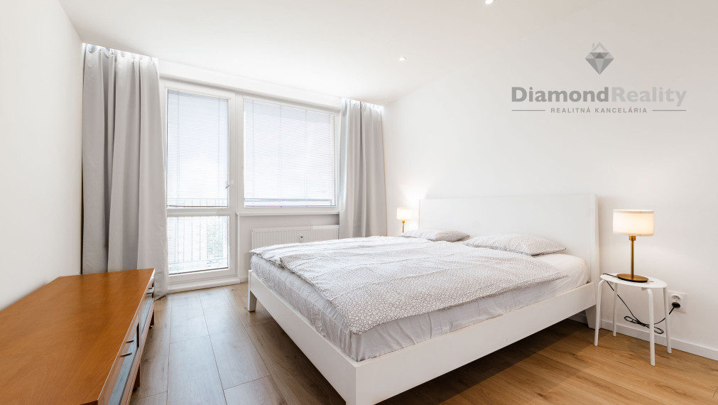 Krásny svetlý zrekonštruovaný  1-izbový byt - Trieda SNP - rezervované