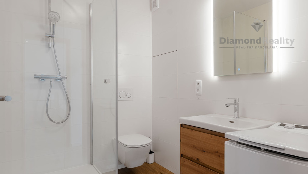 Krásny svetlý zrekonštruovaný  1-izbový byt - Trieda SNP - rezervované