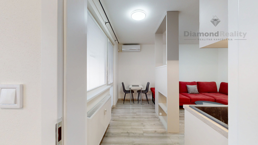 Na predaj pekný, prerobený 1,5 izbový byt, ulica Húskova, Košice - Sídlisko KVP