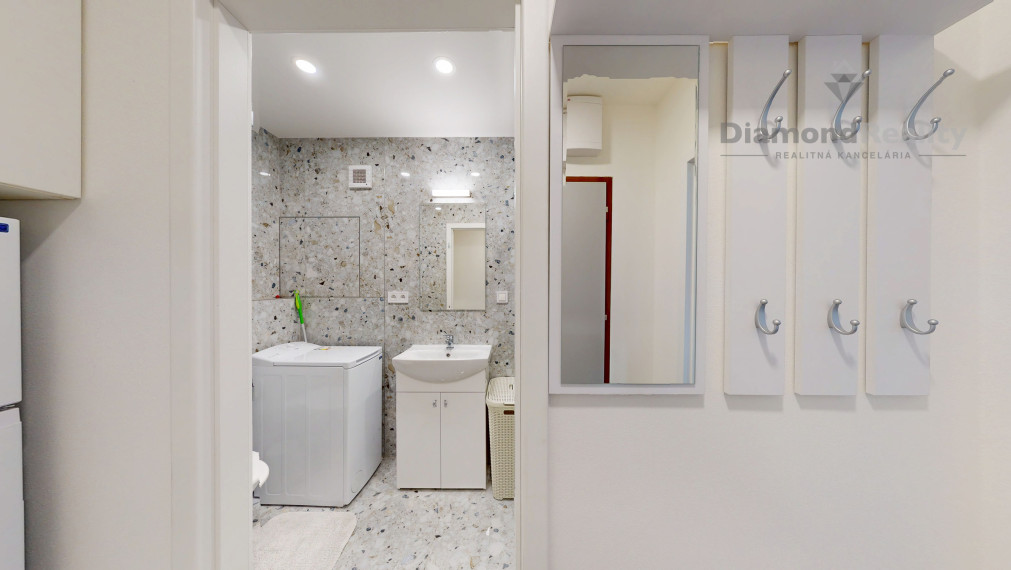 Na predaj pekný, prerobený 1,5 izbový byt, ulica Húskova, Košice - Sídlisko KVP