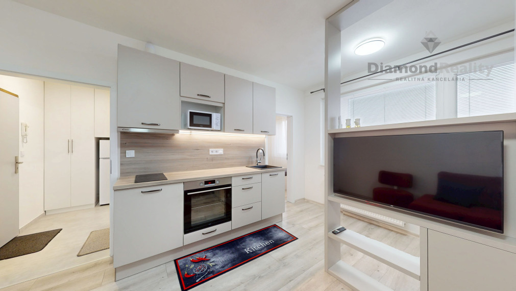 Na predaj pekný, prerobený 2 izbový byt, ulica Húskova, Košice - Sídlisko KVP