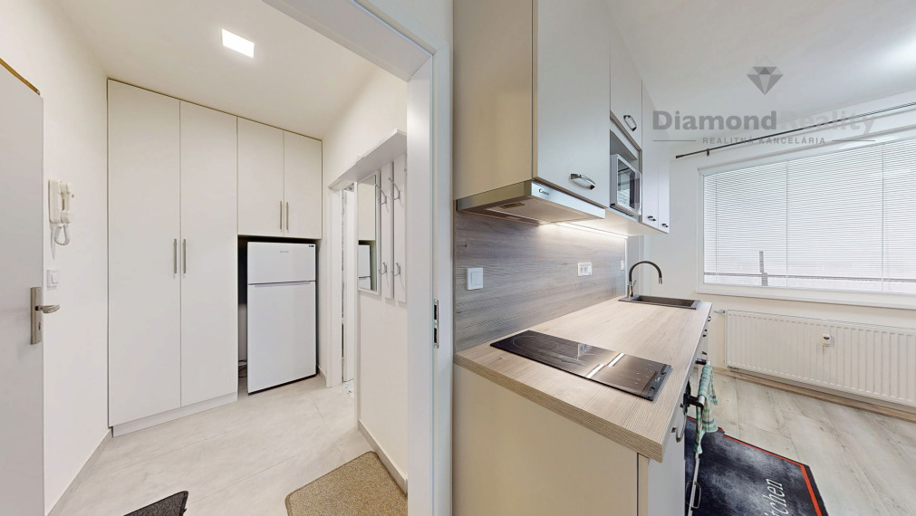 Na predaj pekný, prerobený 2 izbový byt, ulica Húskova, Košice - Sídlisko KVP