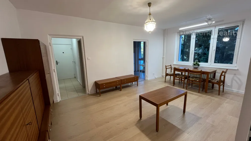 Na prenájom 3 izbový byt s 2 balkónmi, ul. Vážska, Piešťany