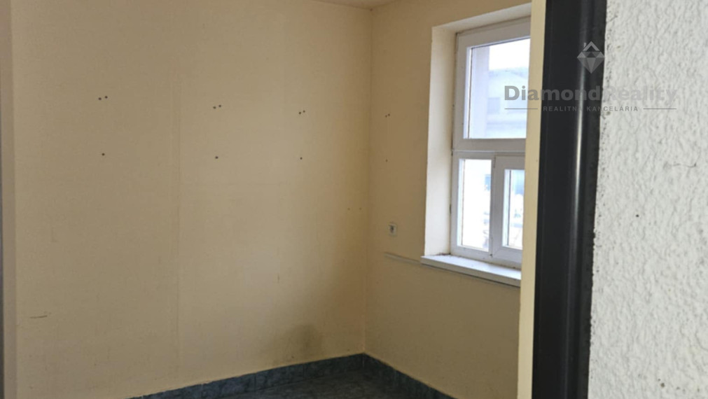 Na prenájom sklad na Jesennej ul. v Prešove