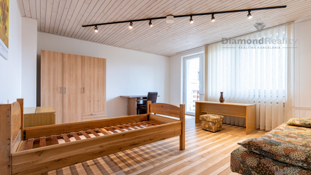 NA PRENÁJOM 3 IZBOVÝ SO SAMOSTATNÝM VSTUPOM V RODINNOM DOME