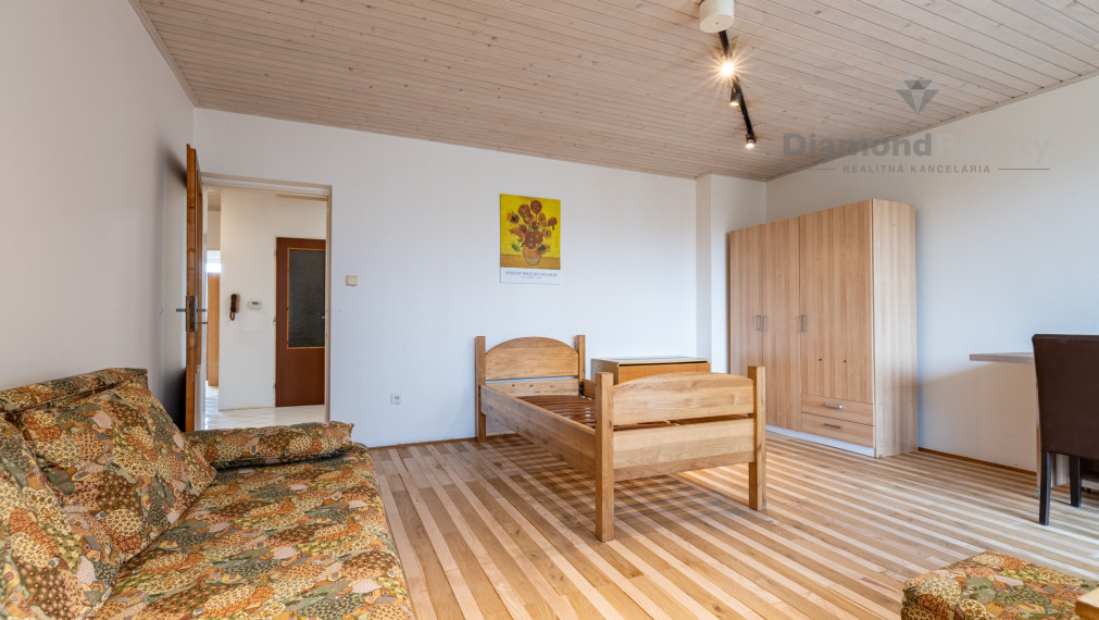 NA PRENÁJOM 3 IZBOVÝ SO SAMOSTATNÝM VSTUPOM V RODINNOM DOME