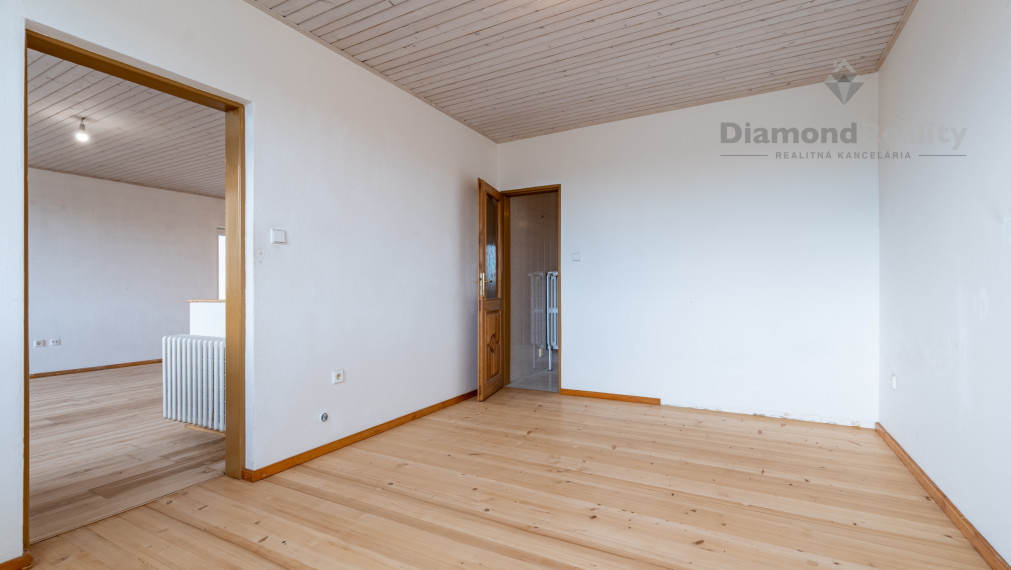 NA PRENÁJOM VEĽKÝ MEZONETOVÝ BYT V DOME S VLASTNÝM VSTUPOM