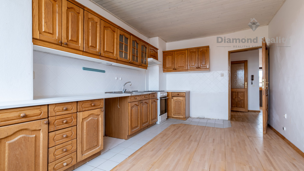 NA PRENÁJOM VEĽKÝ MEZONETOVÝ BYT V DOME S VLASTNÝM VSTUPOM