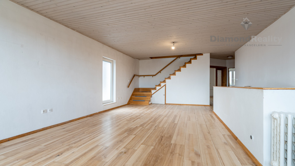 NA PRENÁJOM VEĽKÝ MEZONETOVÝ BYT V DOME S VLASTNÝM VSTUPOM