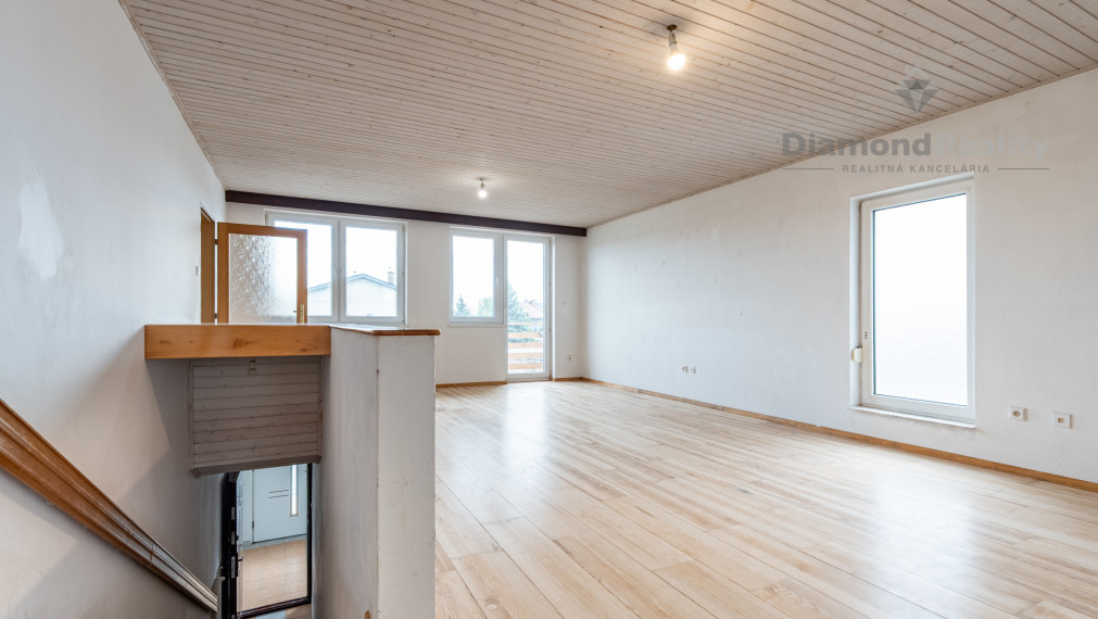 NA PRENÁJOM VEĽKÝ MEZONETOVÝ BYT V DOME S VLASTNÝM VSTUPOM