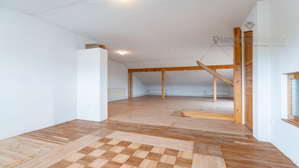 NA PRENÁJOM VEĽKÝ MEZONETOVÝ BYT V DOME S VLASTNÝM VSTUPOM