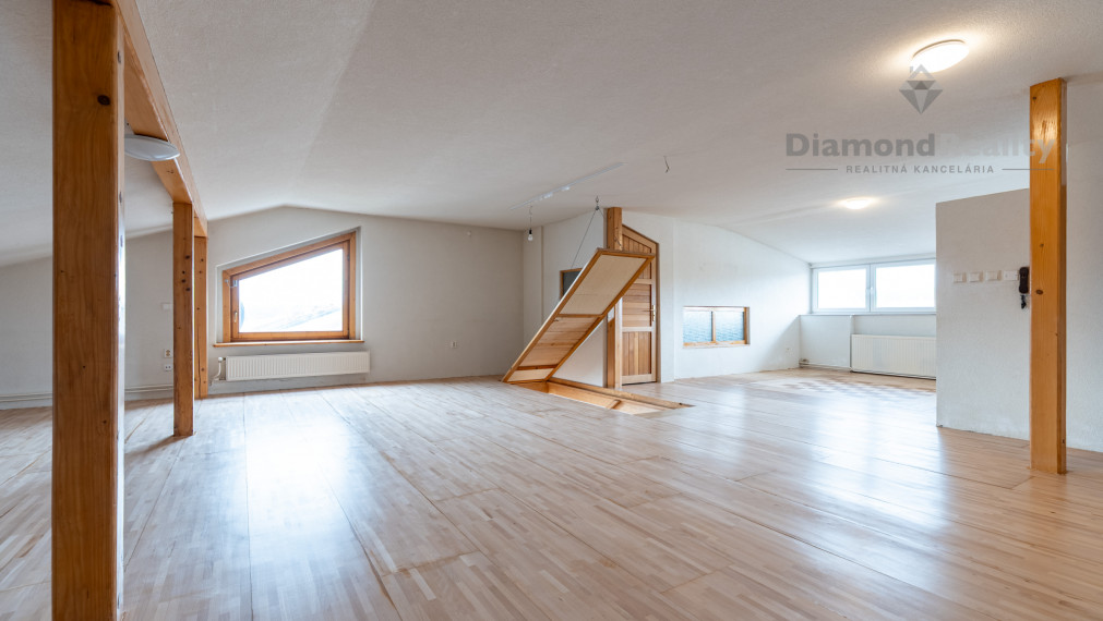 NA PRENÁJOM VEĽKÝ MEZONETOVÝ BYT V DOME S VLASTNÝM VSTUPOM