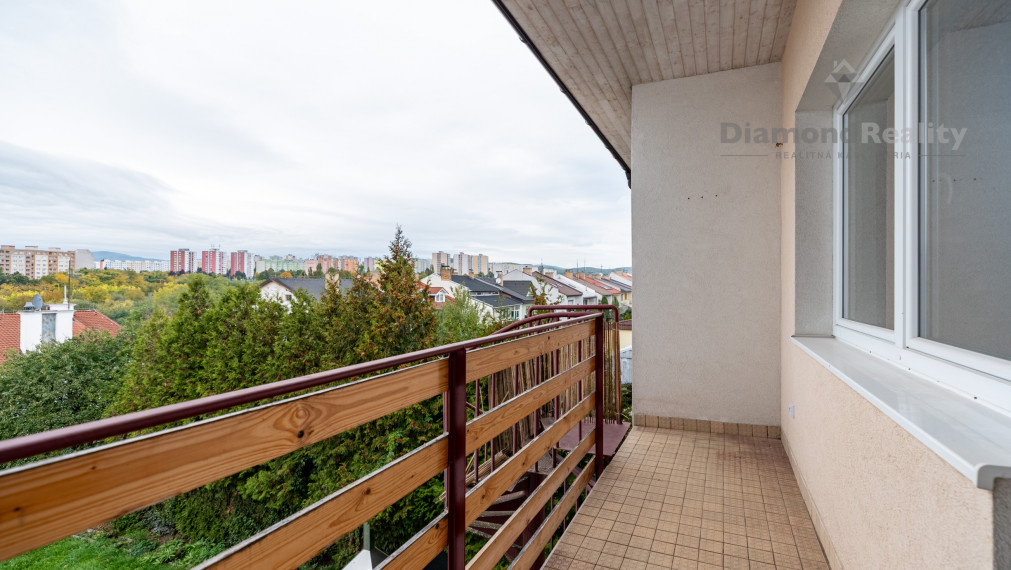 NA PRENÁJOM VEĽKÝ MEZONETOVÝ BYT V DOME S VLASTNÝM VSTUPOM