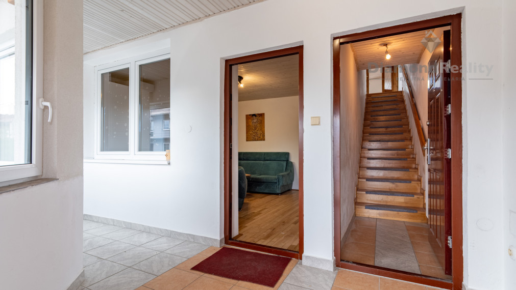 NA PRENÁJOM VEĽKÝ MEZONETOVÝ BYT V DOME S VLASTNÝM VSTUPOM