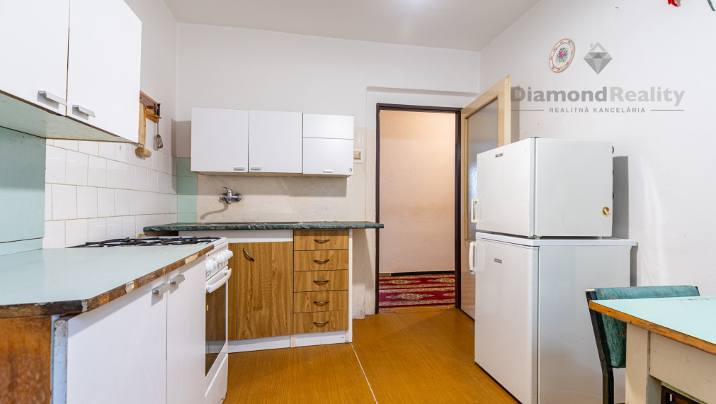 NA PREDAJ 6 IZBOVÝ RODINNÝ DOM S DVOMI BYTOVÝMI JEDNOTKAMI | PODHRADOVÁ | UL. VIHORLATSKÁ