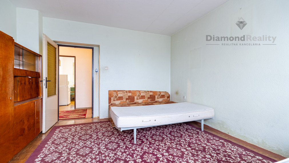 NA PREDAJ 6 IZBOVÝ RODINNÝ DOM S DVOMI BYTOVÝMI JEDNOTKAMI | PODHRADOVÁ | UL. VIHORLATSKÁ