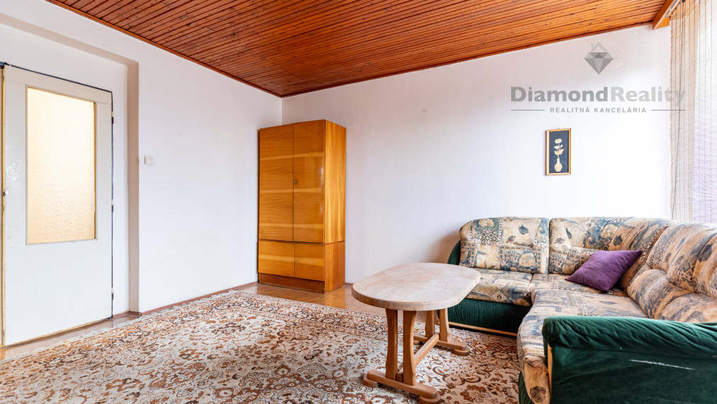 NA PREDAJ 6 IZBOVÝ RODINNÝ DOM S DVOMI BYTOVÝMI JEDNOTKAMI | PODHRADOVÁ | UL. VIHORLATSKÁ